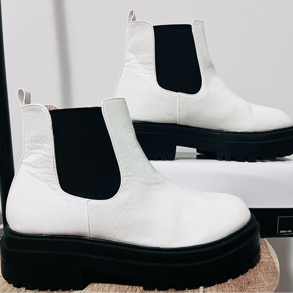 Women Boots size 6